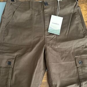 Wondery Women’s Brown Isabel 2.0 Pants. NWT.